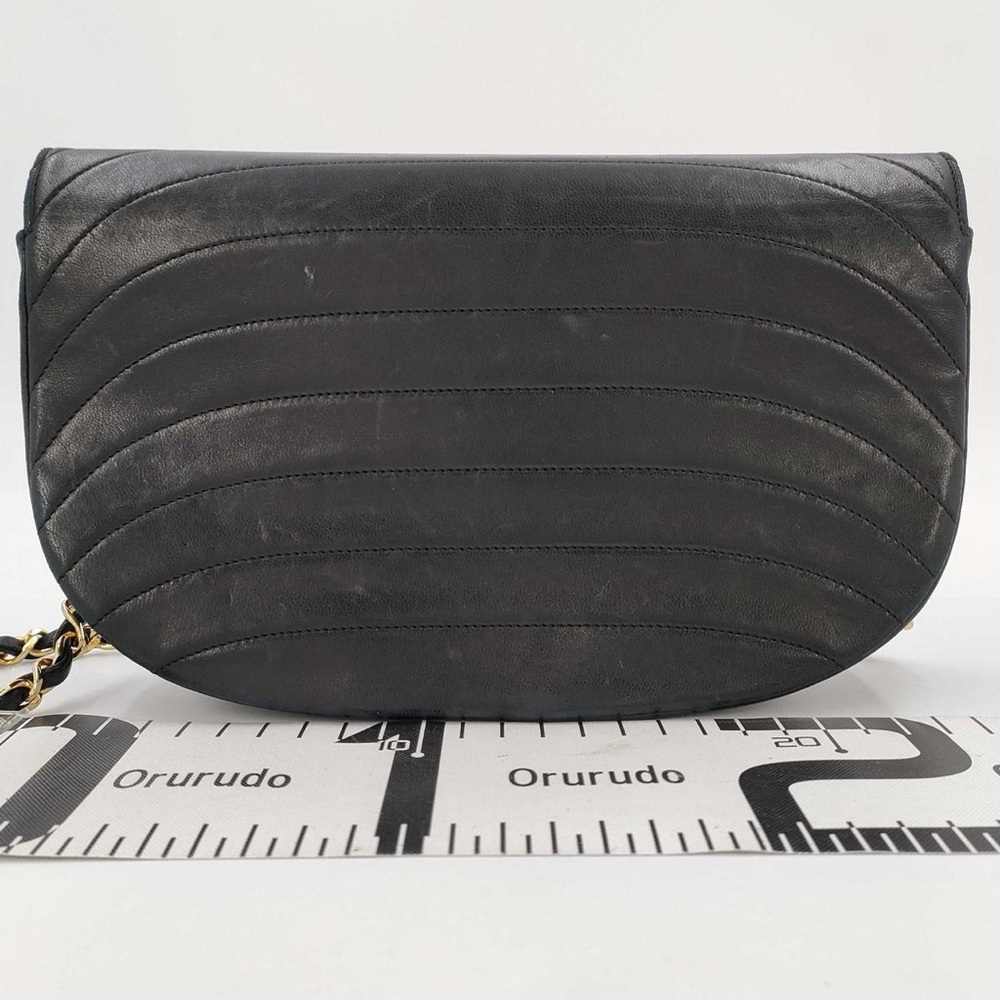 Black Chanel half moon bag - Picture 4 of 7